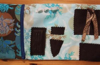 Pochette de couture pour le voyage