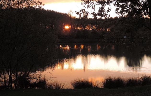 coucher de soleil au lac de Marciac  