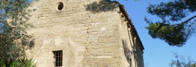 CHAPELLE ST VINCENT ET NECROPOLE SALYENNE A CORNILLON-CONFOUX (13)