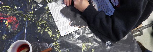 peinture de feuilles à partir de gabarits