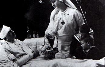 Inirmière dévouée (début du siècle dernier)