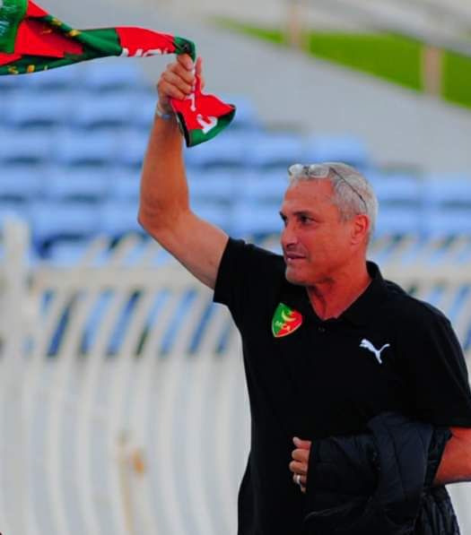 Casoni lors du derby gagné par forfait, il sera suspendu 2 matchs pour ses déclarations 