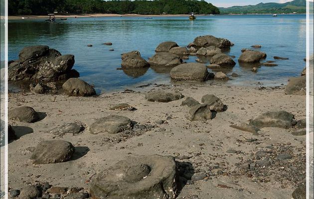 Une pierre volcanique étonnante - Nosy Sakatia - Madagascar