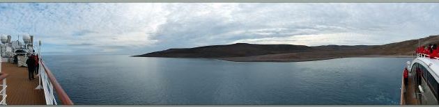 Panorama à 180° sur le paysage désertique autour de Guillemard Bay - Prince of Wales Island - Nunavut - Canada
