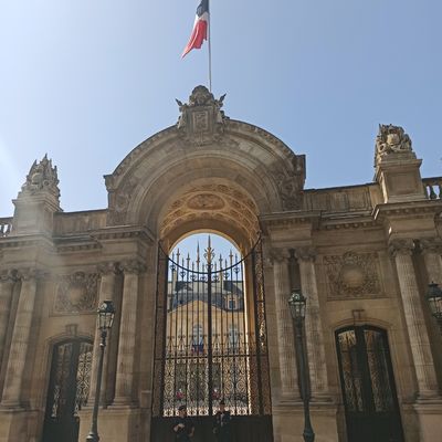 Continuons ici ou là dans les rues de Paris...