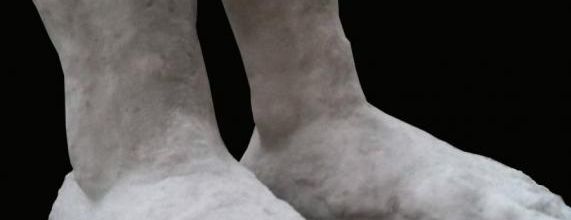PETITE HISTOIRE SUR LES PIEDS DU POLITIQUE ÉLU ILLUSTRÉE