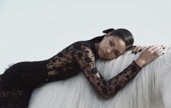 mode fashion harpers bazaar chanel iman horse day