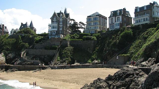 DINARD (35) BELLES DEMEURES
