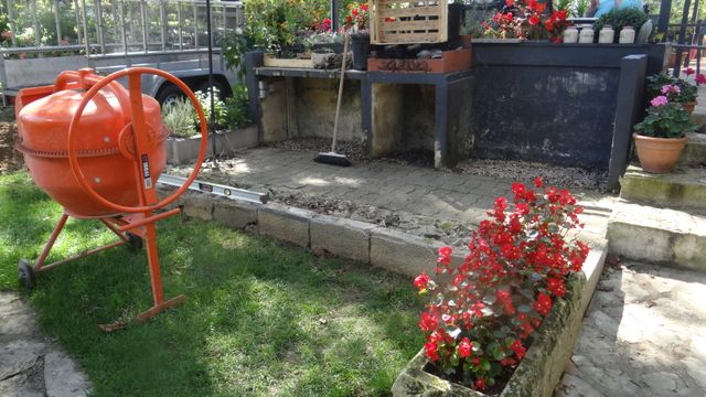 Chape Devant le Barbecue