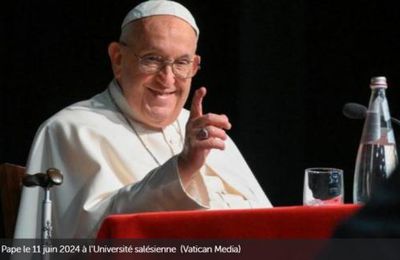 Le Pape rencontre des prêtres de Rome à l'Université salésienne -VA