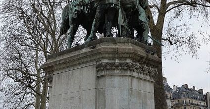 Parvis de Notre-Dame de Paris : Statue équestre de Charlemagne