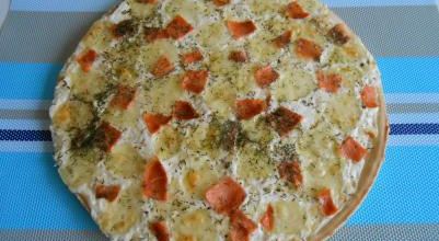 Pizza blanche au saumon fumé