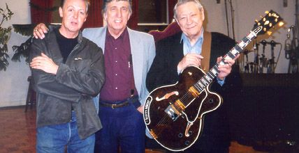 photo scotty moore -dj fontana-Mc cartney