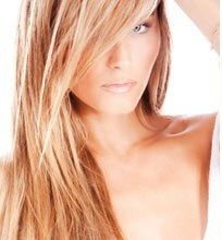Passer de brune à blonde ? Oui mais pas n'importe où !
