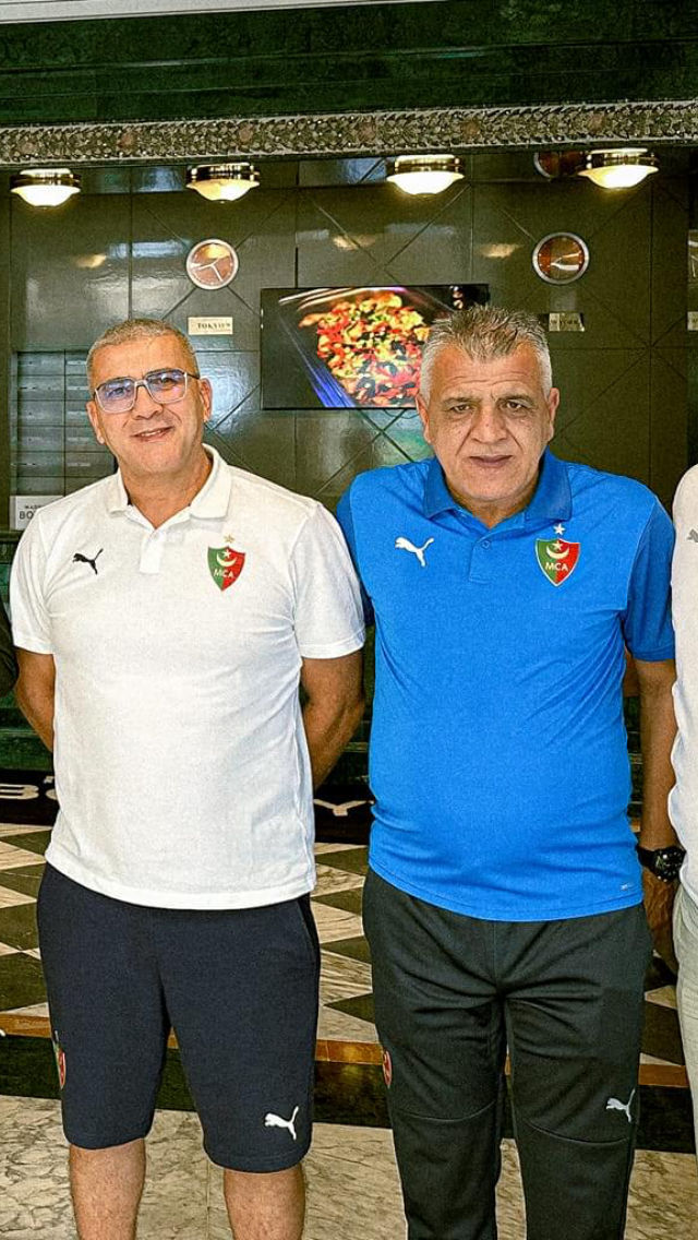 Khezrouni avec le nouveau directeur administratif Redjradj Rachid 