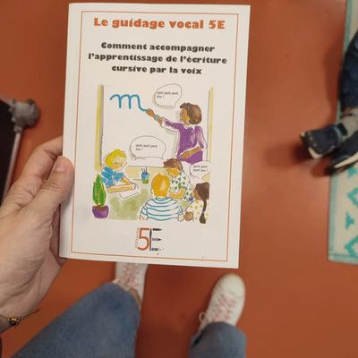 Le guidage vocal pour aider les élèves en graphisme en CP et CE1. 