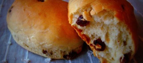 Petits pains au lait et raisins