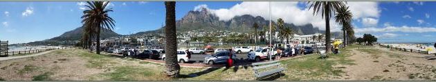 Pendant que nous prenions notre repas, la brume marine s'est levée comme par miracle, la preuve ce panorama ...  - Camps Bay - Cape Town - Afrique du Sud
