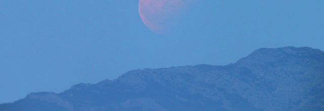 Magnifique éclipse partielle de Lune sur la Méditerranée