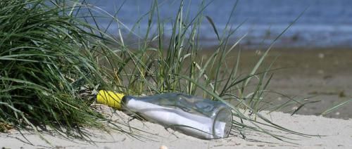 Il jette une bouteille à la mer : 50 ans après, elle est retrouvée...