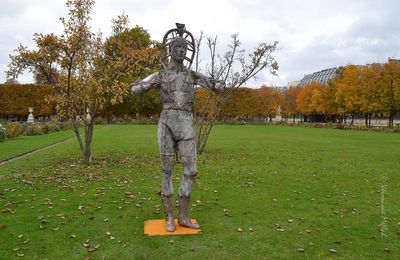 Jardin Des Tuileries : FIAC 2015 : Untitled de Heimo Zonbernig