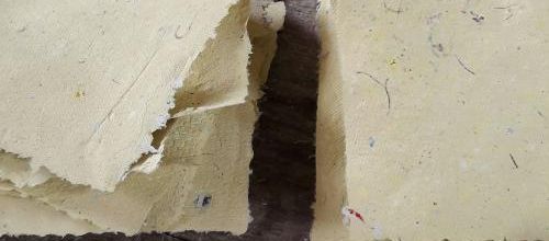Papier recyclé : jaune et fils