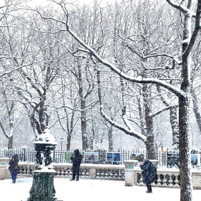 Il neige sur Paris
