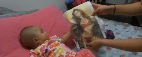 Ce bébé arrête de pleurer dès qu'il aperçoit une photo de Melanie Iglesias