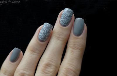 Stamping semi-transparent avec vernis thermique 