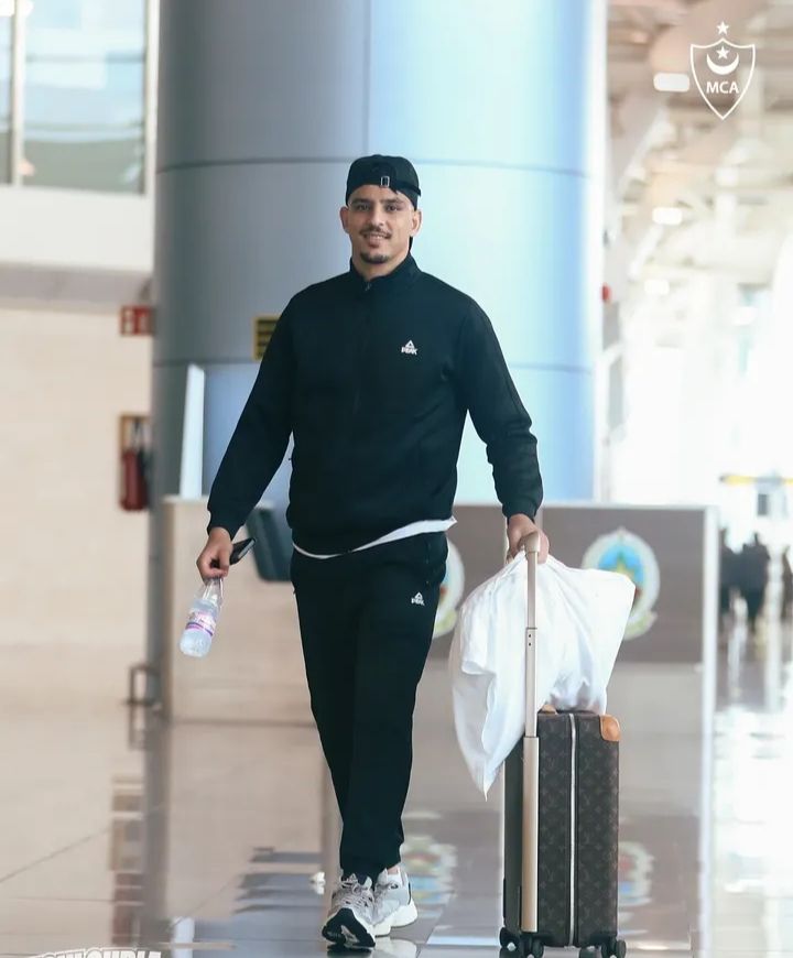 Jeudi 16.10.2025 départ pour le Cameroun avec Boissouf et le survêtement Automne du Mouloudia 