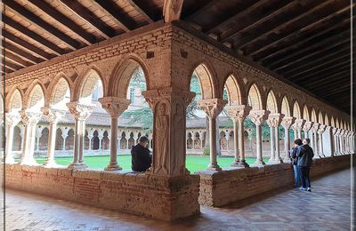 1053 - Le Cloître de Moissac, dans le Tarn-et-Garonne (82) 