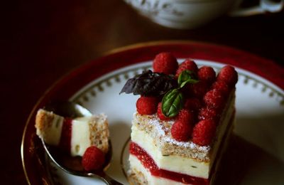 Entremets acidulé ~ citron vert, basilic et framboise