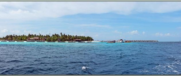 Vues panoramiques de Moofushi à partir de bateau - Atoll d'Ari - Maldives