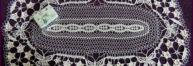 Crochet:Napperon ovale dentelle de Brugges,,,Papillons et fleurs