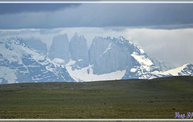 Les tours de Torres del Paine, Monte Almirante Nieto et Cerro Peineta - Route vers El Calafate - Argentine