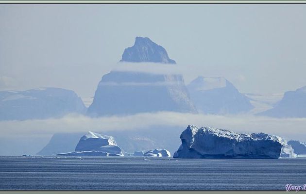Icebergs dans le lointain - Fjord Uummannaq - Groenland