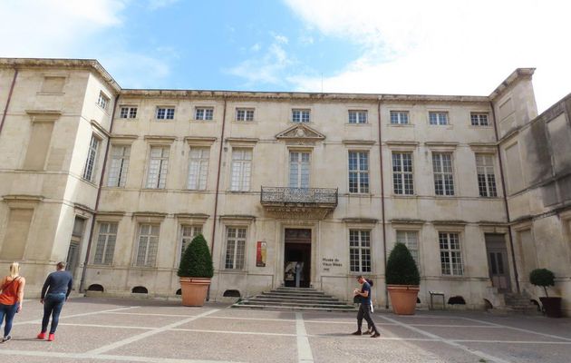 Nîmes dans le Gard -2/3