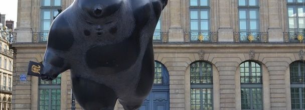 « Lord of Wind » (« Le Seigneur du Vent ») et « Pure Land » (« Terre pure ») de l'artiste taïwanais Li Chen, Place Vendôme, Paris 1er