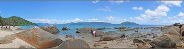 Arrêt à une belle plage de Fitzroy Island, sans se baigner à cause des nombreuses méduses très urticantes - Australie