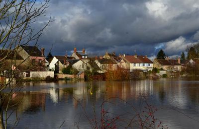 Reflets lors des inondations, les champs disparaissent sous l'eau  (relativement peu importantes et sans dommage, et qui se produisent régulièrement)