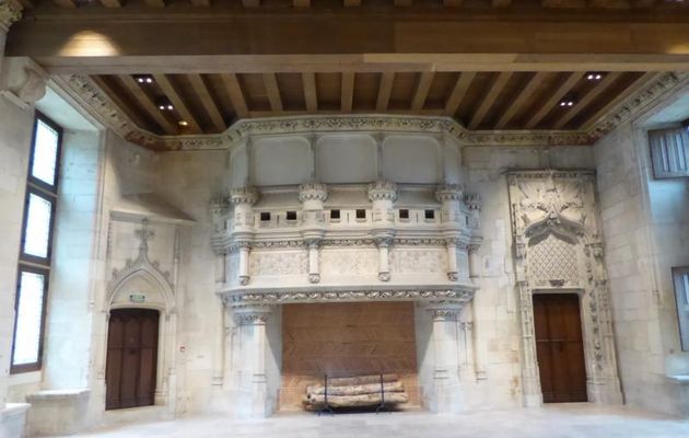 LE  PALAIS  DE  JACQUES  COEUR - 3 - Et si on visitait l'intérieur.
