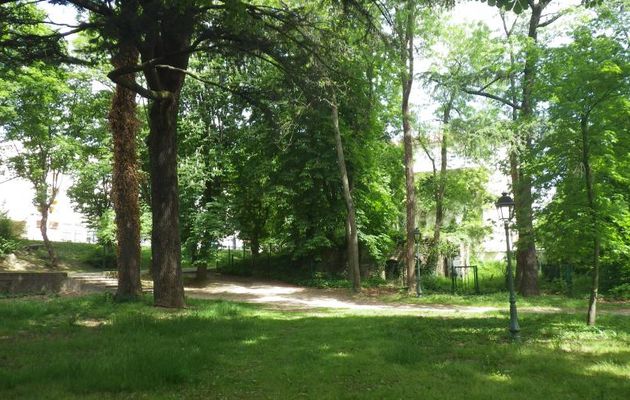 LE PARC DE LA MAIRIE
