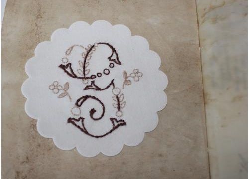Broderie initiale