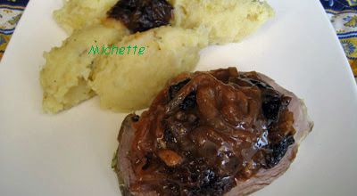 Echine de porc pochée, oignon fondant, pruneaux au vin blanc et porto, purée céleri rave p de terre