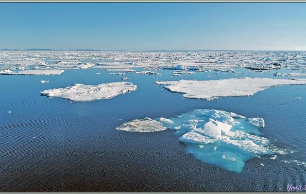 22 heures, tellement beau depuis notre cabine, qu'un tour sur le pont supérieur s'impose ! - Région des Sjuøyane (Sept îles) - Svalbard - Norvège