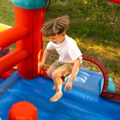 Comment préparer le lieu et installer un château gonflable en toute simplicité ?