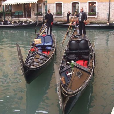 ITALIE VENISE PROMENADE EN GONDOLE