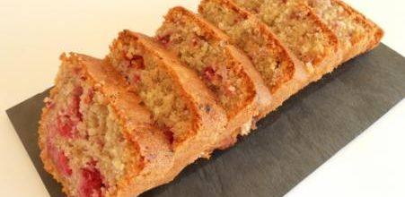 Cake à l'amande et aux framboises