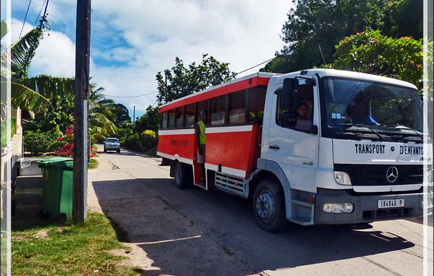 Bus de transport scolaire de Maupiti : un truck - Polynésie française
