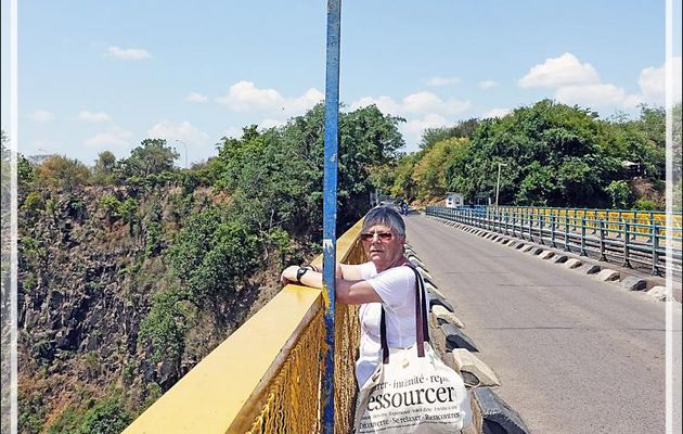 Frontière Zimbabwe / Zambie sur le Pont des Chutes Victoria